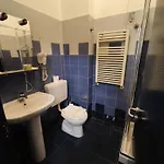 מלון None Holiday Hotel 3*
