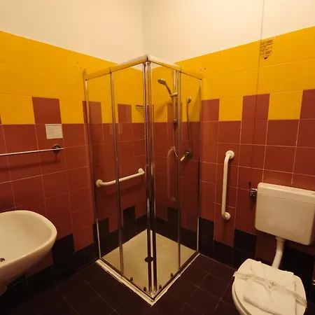 None Holiday Hotel Szálloda 3*