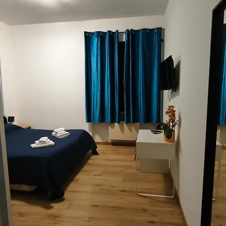 None Holiday Hotel Szálloda