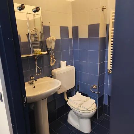 None Holiday Hotel 3*