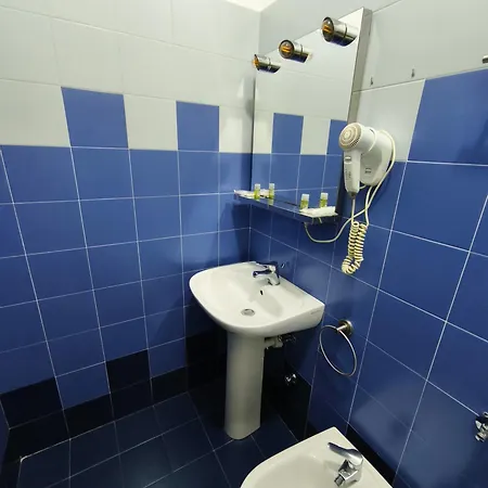 None Holiday Hotel 3* 논