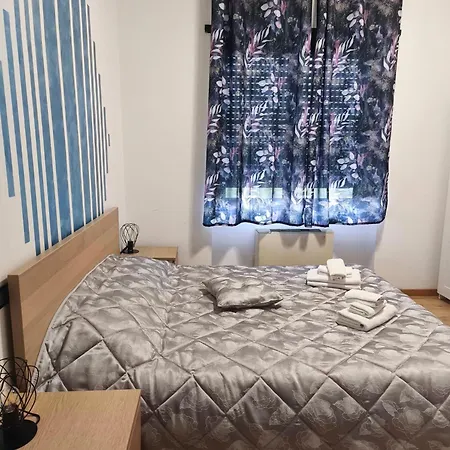 None Holiday Hotel 호텔