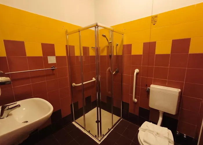 None Holiday Hotel Hotell 3*