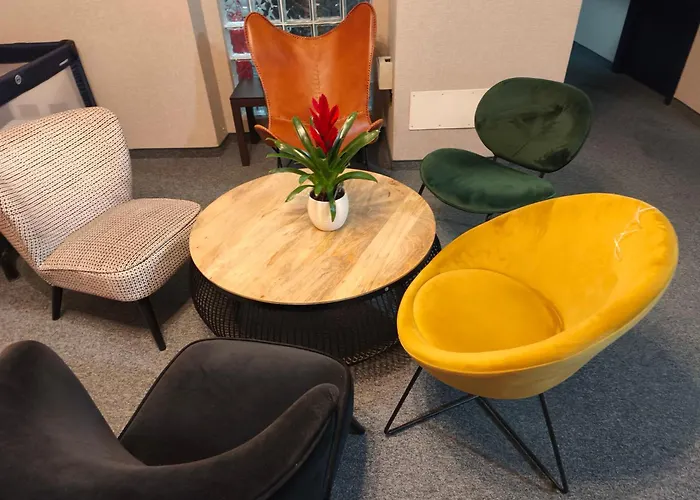 None Holiday Hotel 논