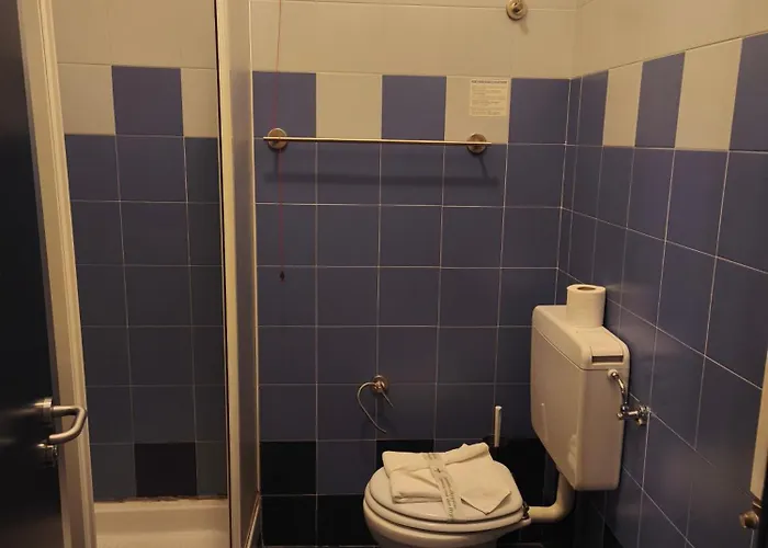 None Holiday Hotel 酒店 诺内