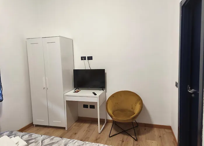 None Holiday Hotel 诺内