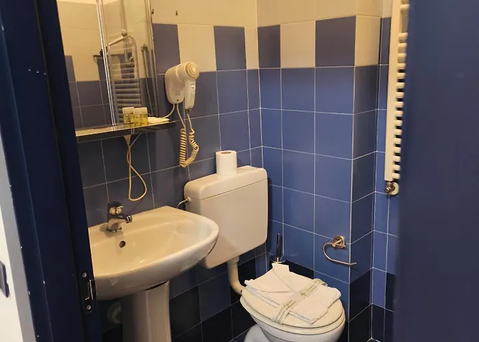 None Holiday Hotel 3*