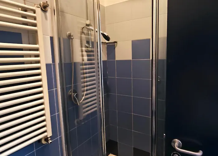 None Holiday Hotel 호텔