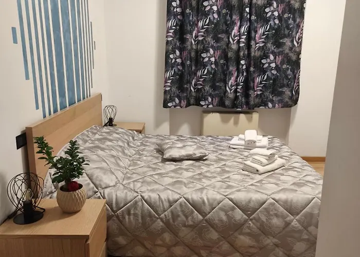 Hotell None Holiday Hotel 3*