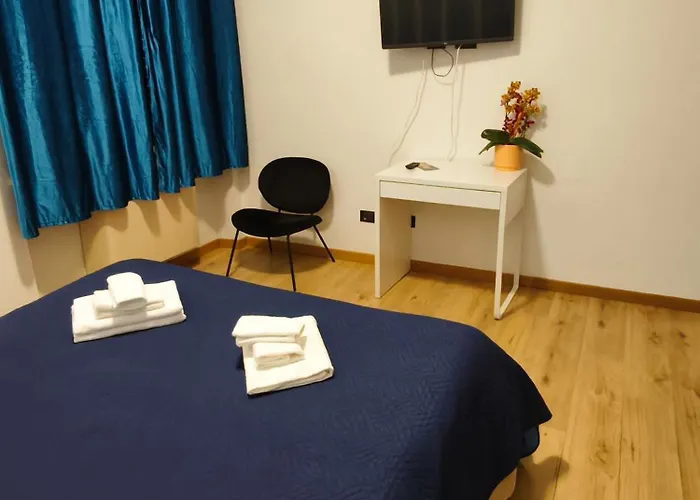 酒店 None Holiday Hotel 诺内