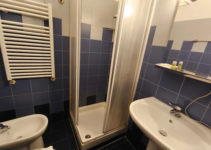 酒店 None Holiday Hotel 诺内